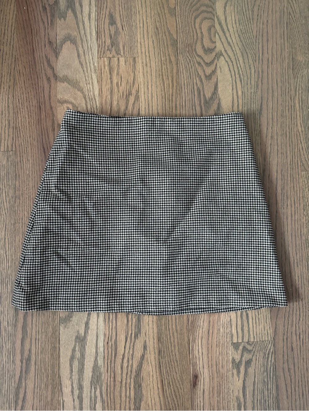 H&M Gray Houndstooth Mini Skirt